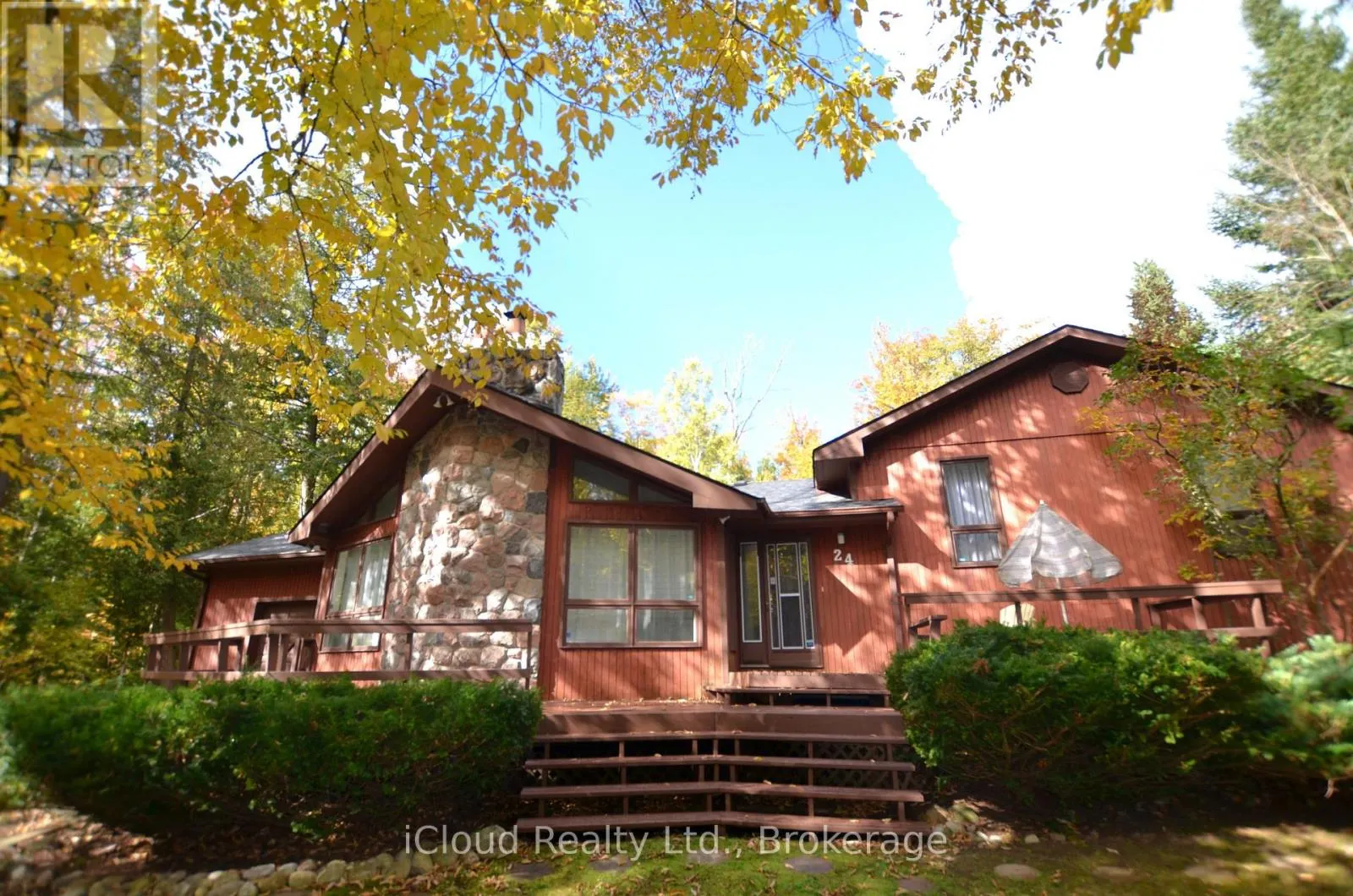 24 MONTCALM CRESCENT