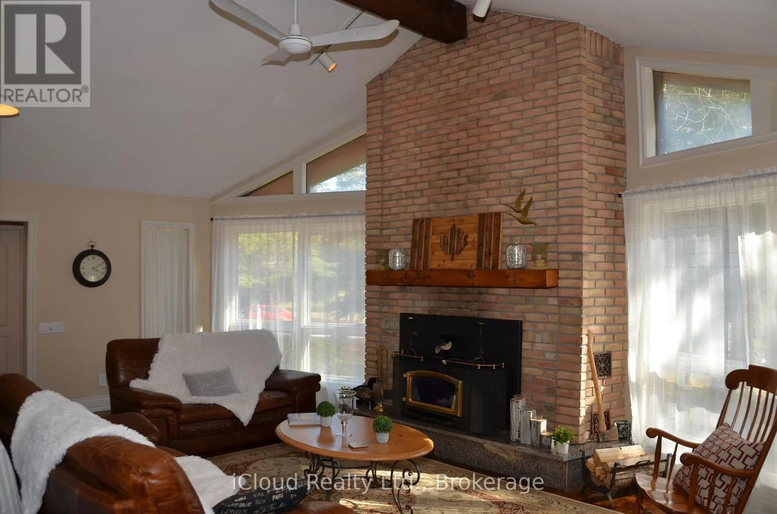 24 MONTCALM CRESCENT