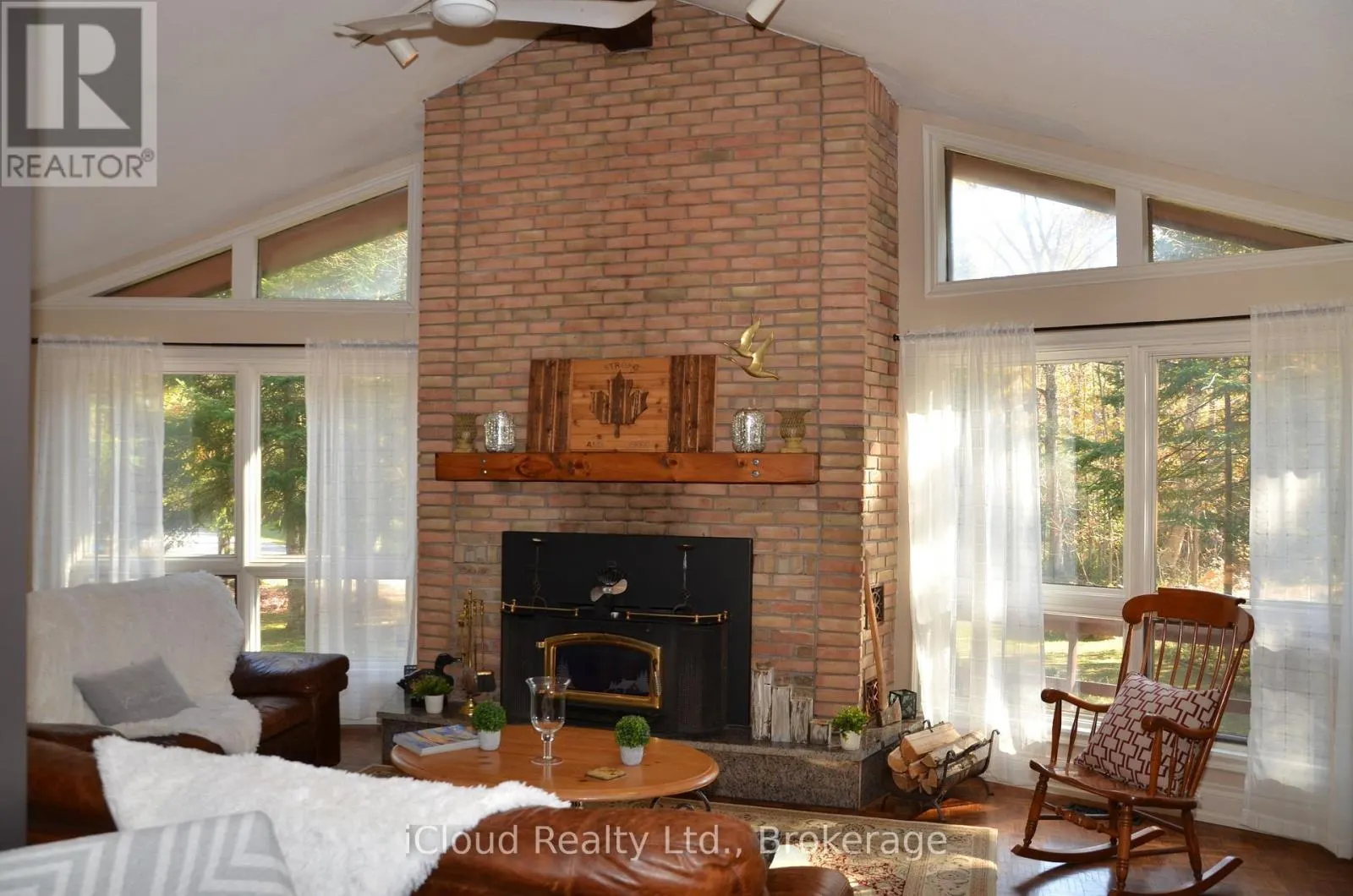 24 MONTCALM CRESCENT