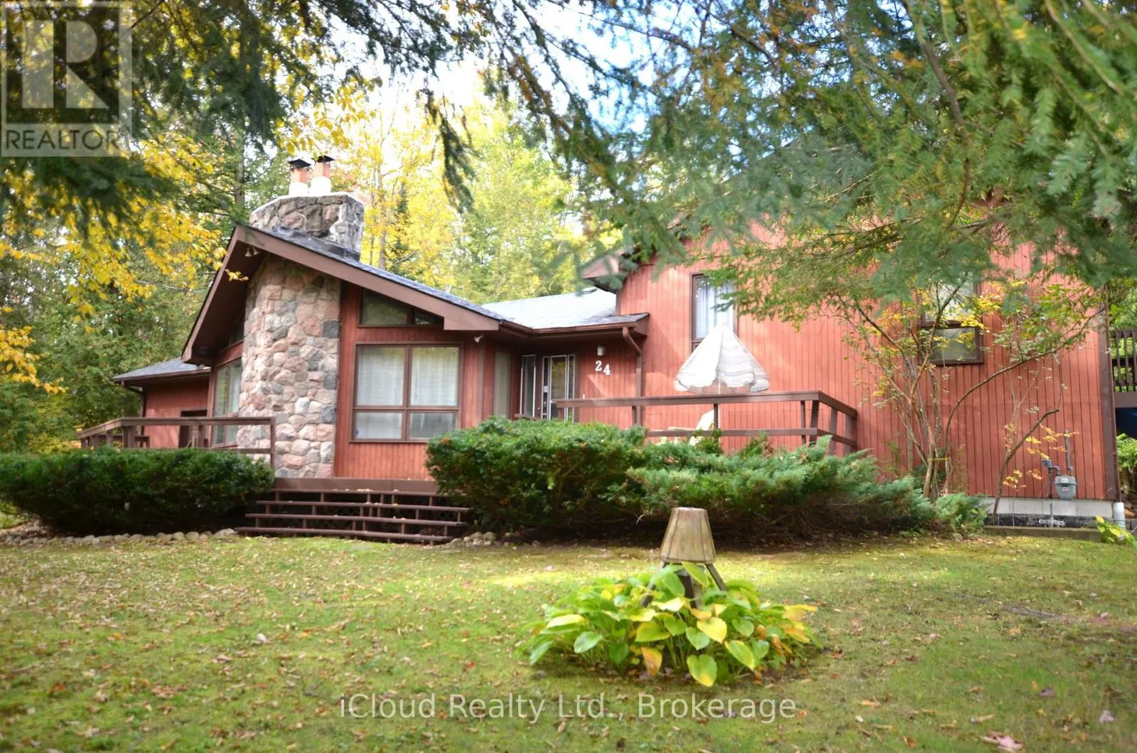 24 MONTCALM CRESCENT