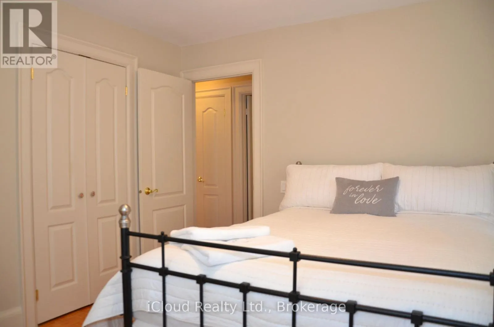 24 MONTCALM CRESCENT