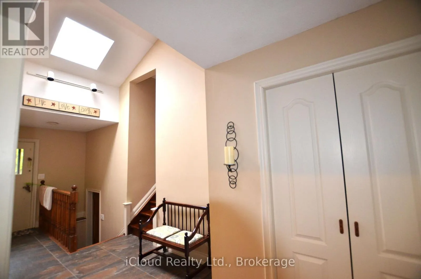 24 MONTCALM CRESCENT