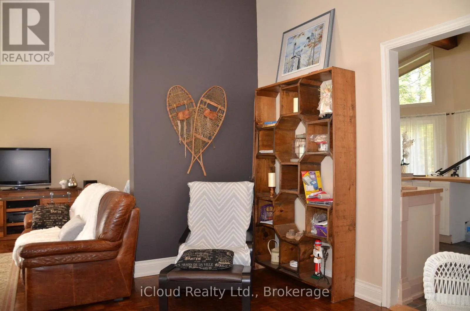 24 MONTCALM CRESCENT