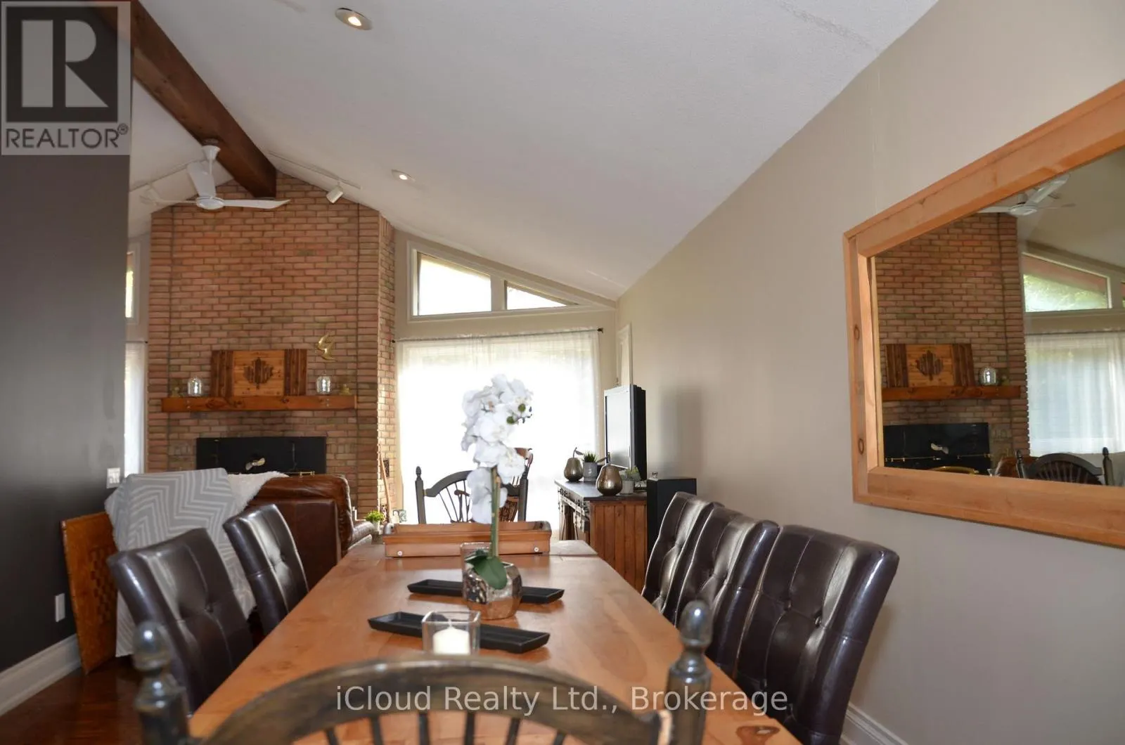 24 MONTCALM CRESCENT