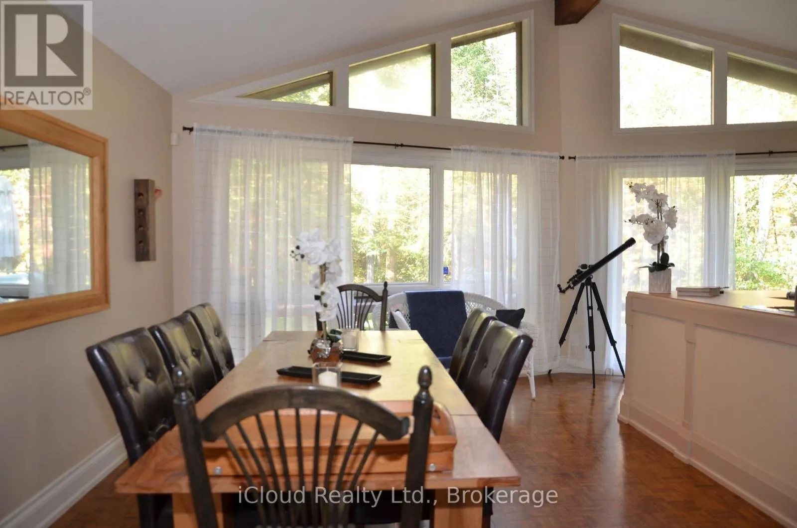 24 MONTCALM CRESCENT