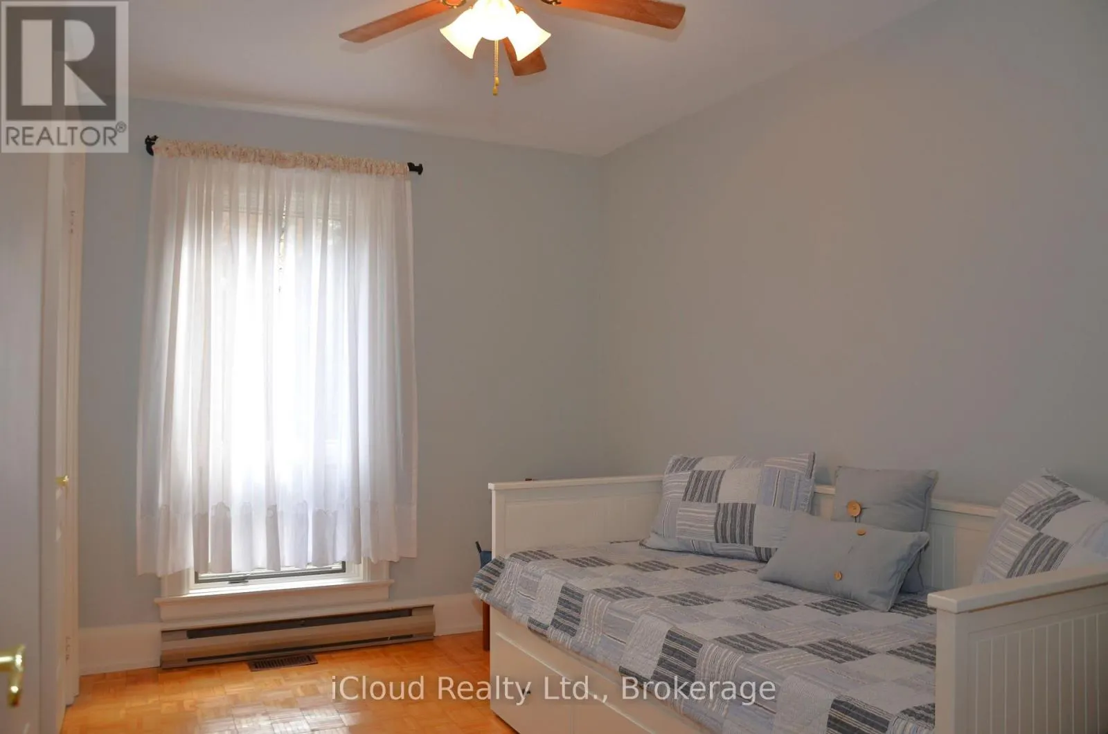 24 MONTCALM CRESCENT