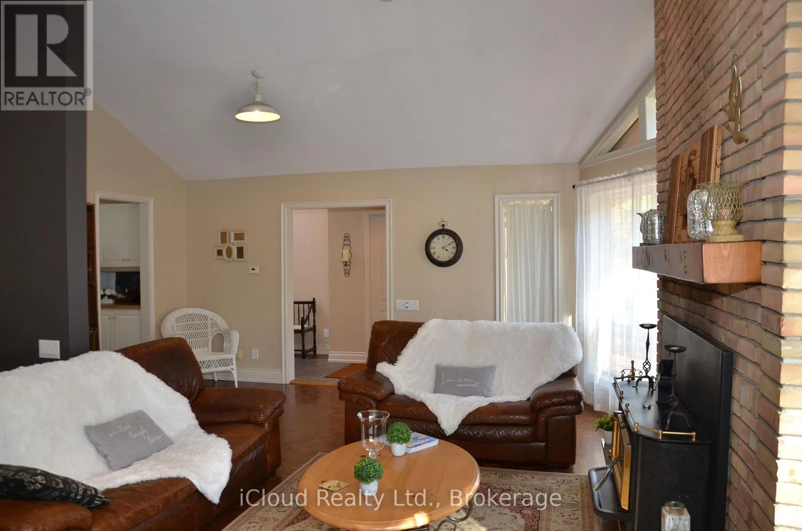 24 MONTCALM CRESCENT