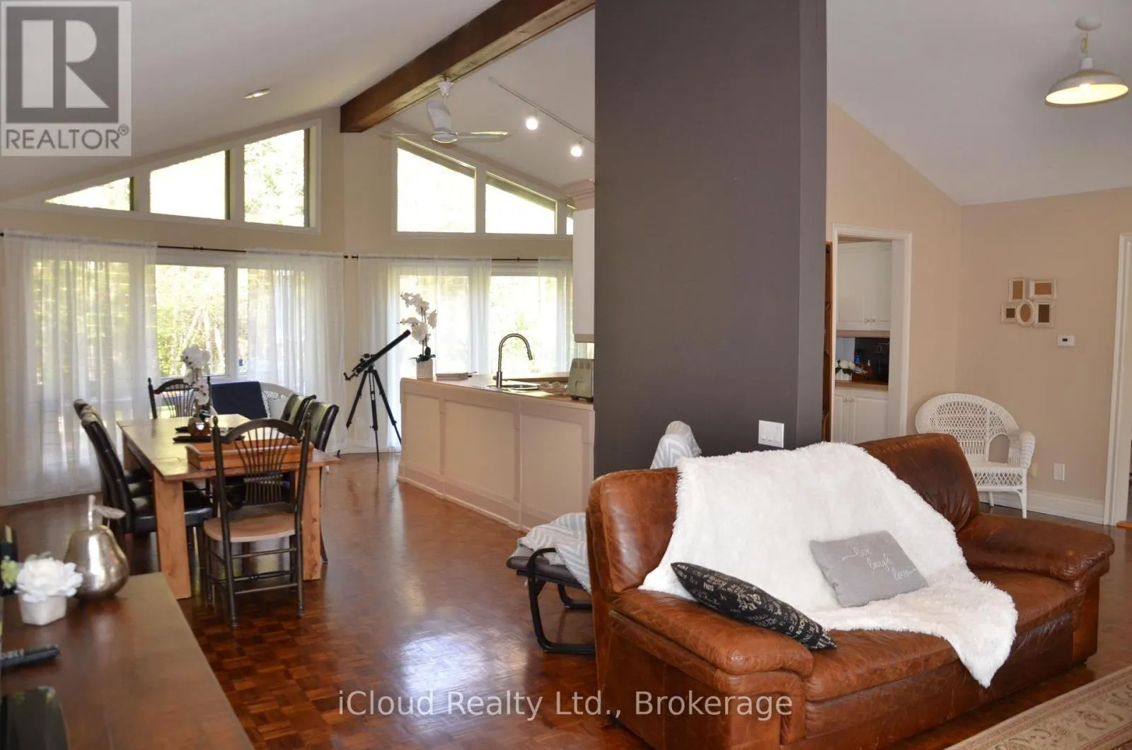 24 MONTCALM CRESCENT