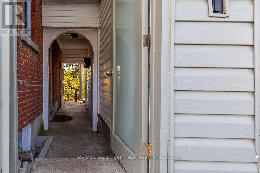 63 NAPIER STREET