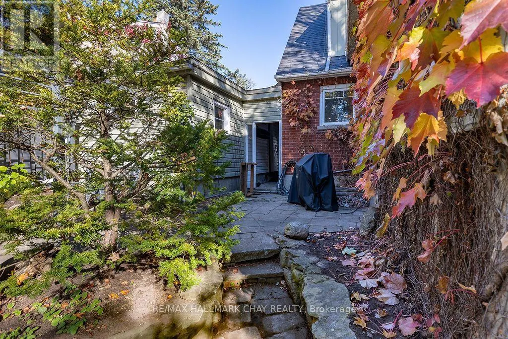 63 NAPIER STREET