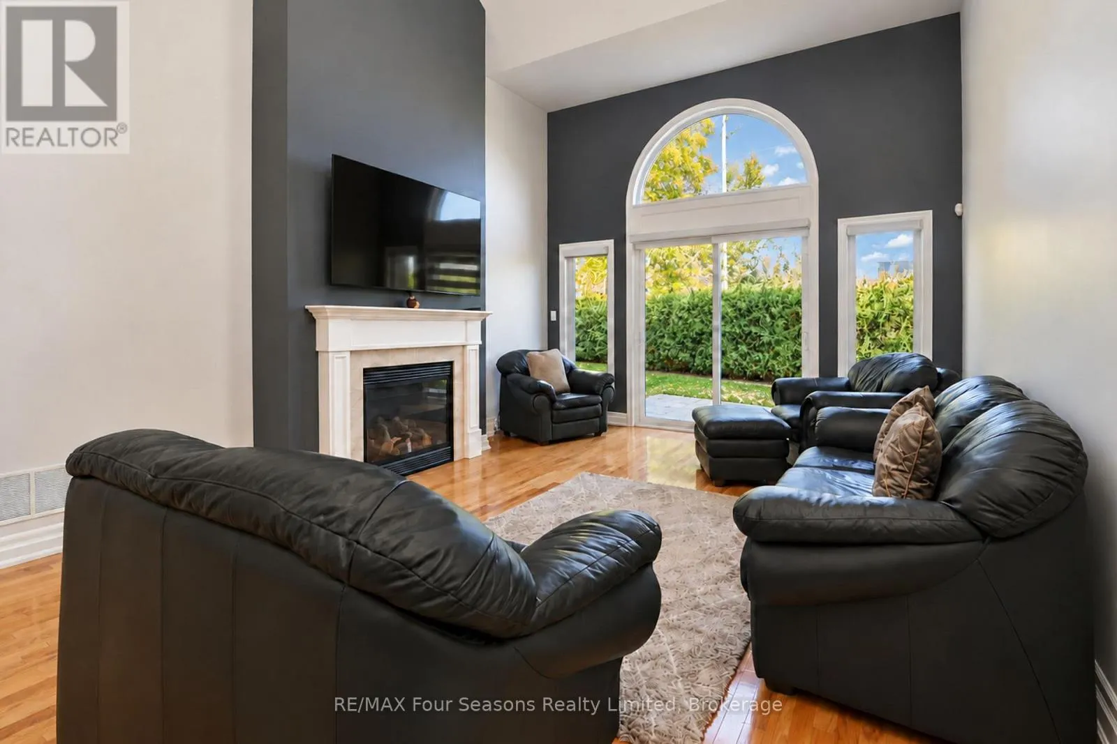 8 - 15 WATERSIDE LANE #8