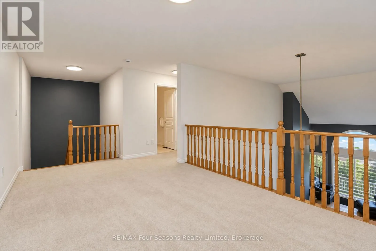 8 - 15 WATERSIDE LANE #8