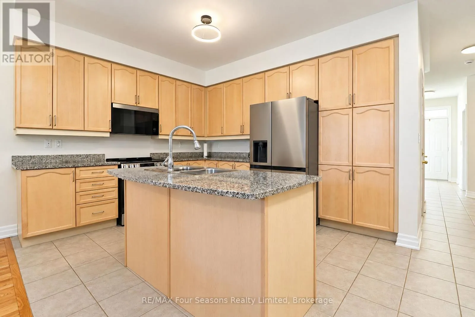 8 - 15 WATERSIDE LANE #8