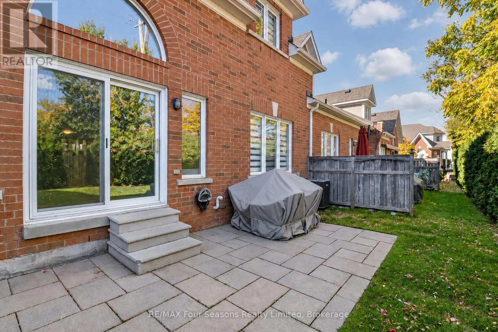 8 - 15 WATERSIDE LANE #8