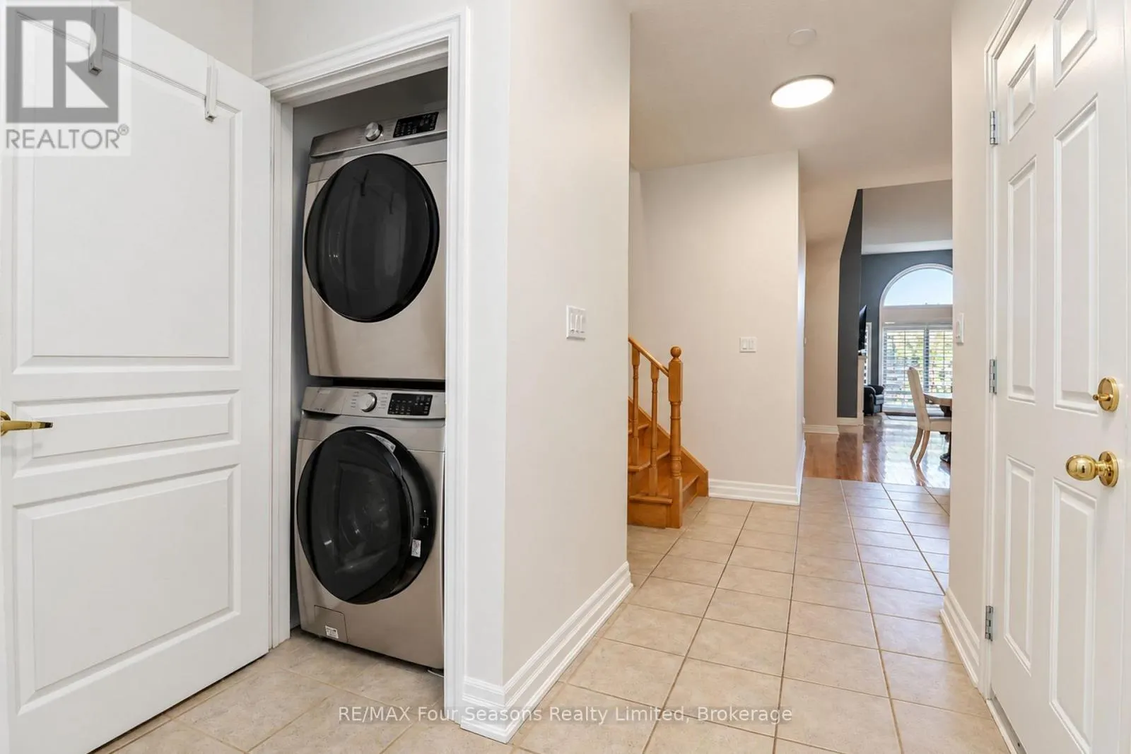 8 - 15 WATERSIDE LANE #8