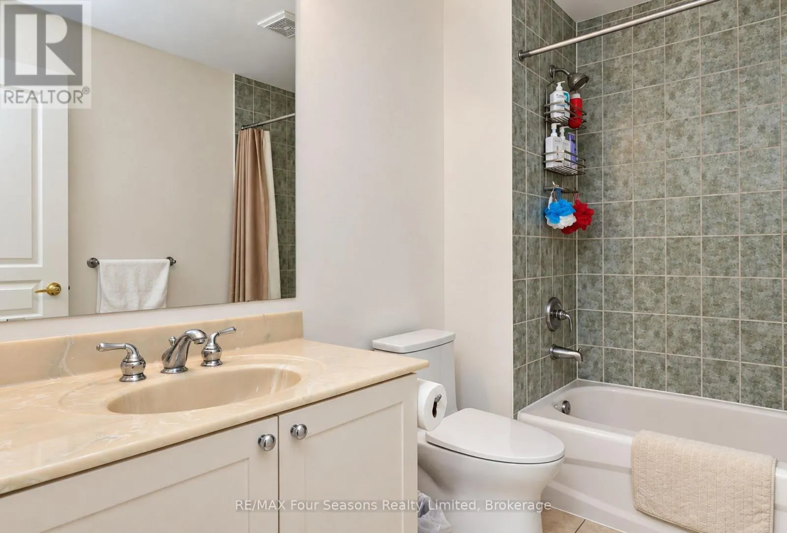8 - 15 WATERSIDE LANE #8