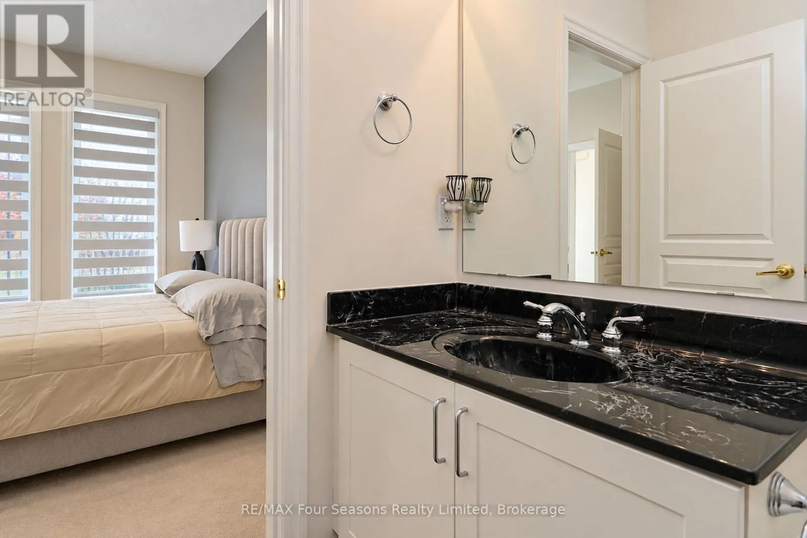 8 - 15 WATERSIDE LANE #8