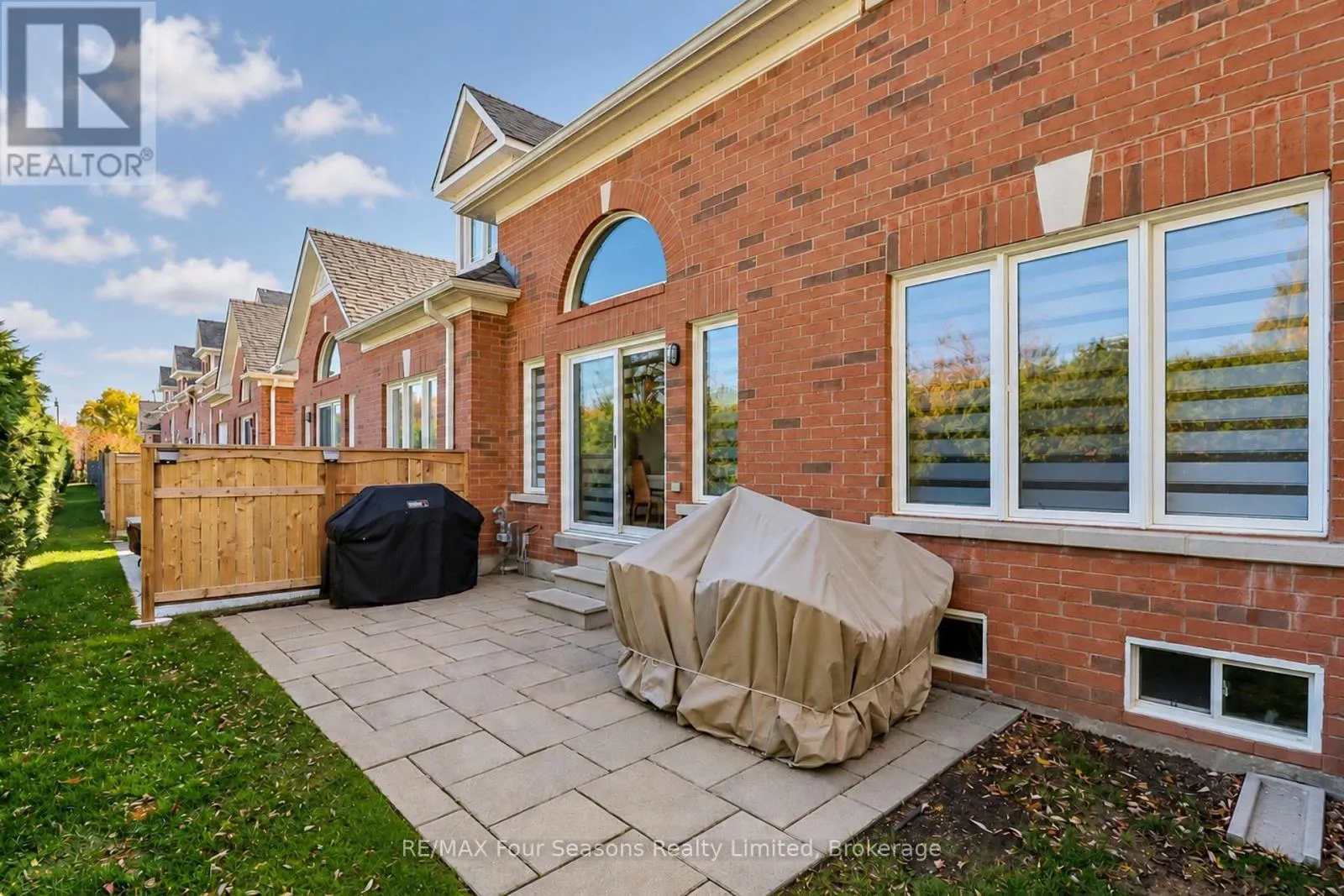 8 - 15 WATERSIDE LANE #8