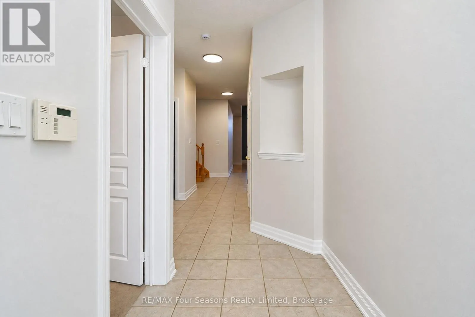 8 - 15 WATERSIDE LANE #8