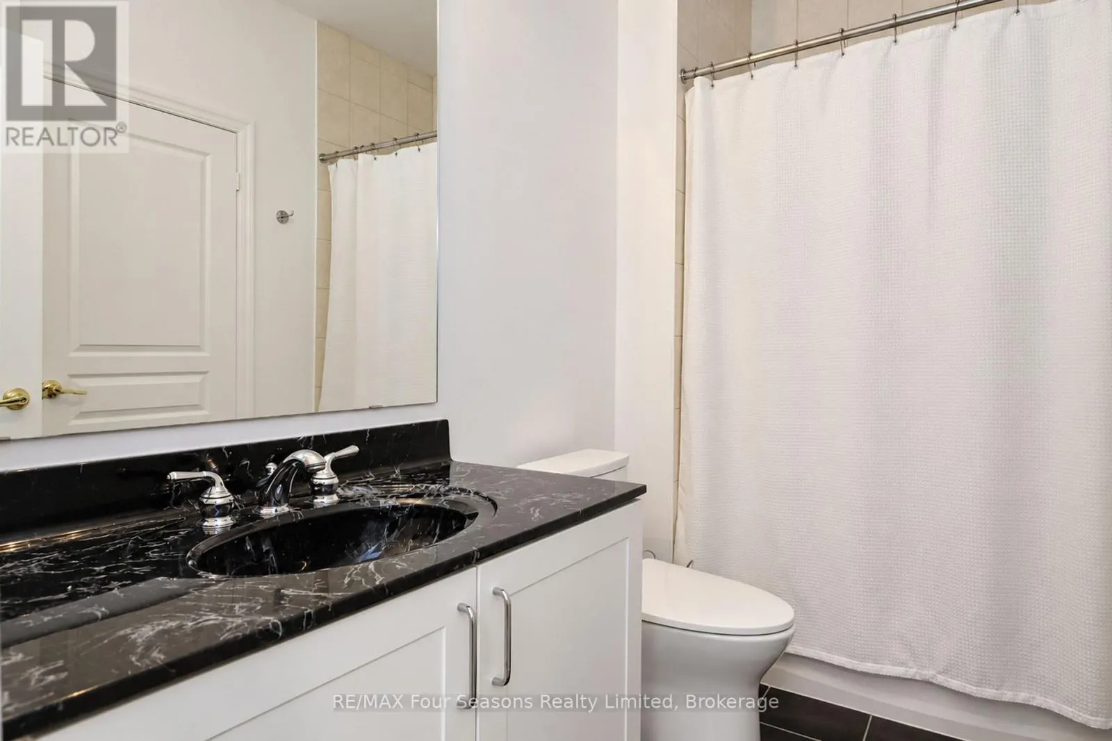 8 - 15 WATERSIDE LANE #8