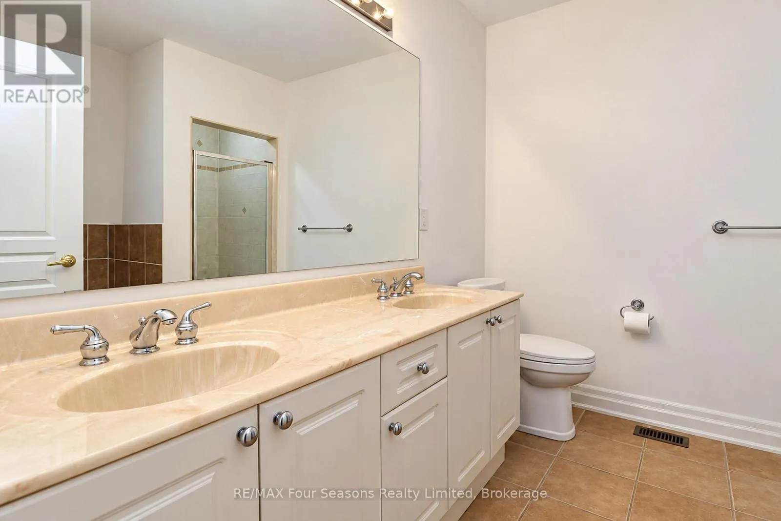 8 - 15 WATERSIDE LANE #8