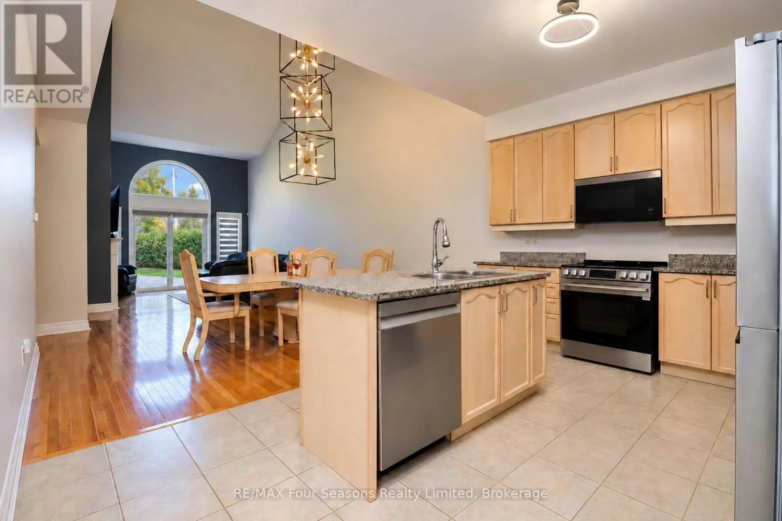 8 - 15 WATERSIDE LANE #8