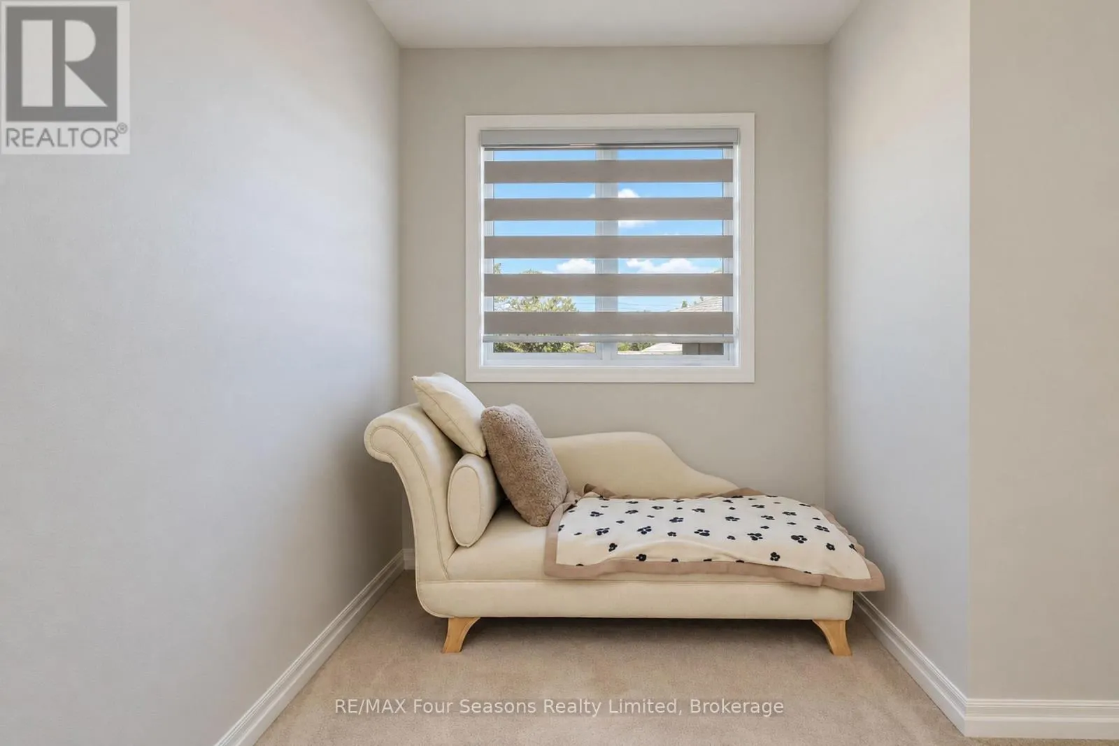 8 - 15 WATERSIDE LANE #8