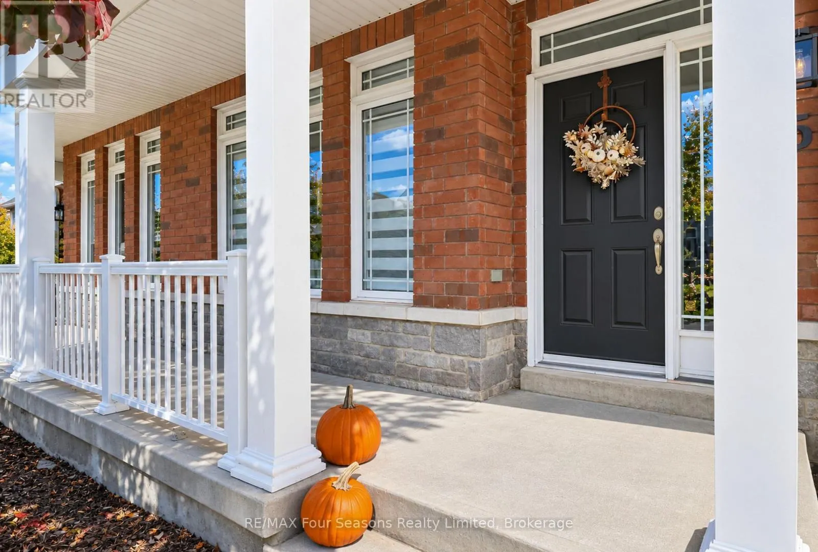 8 - 15 WATERSIDE LANE #8