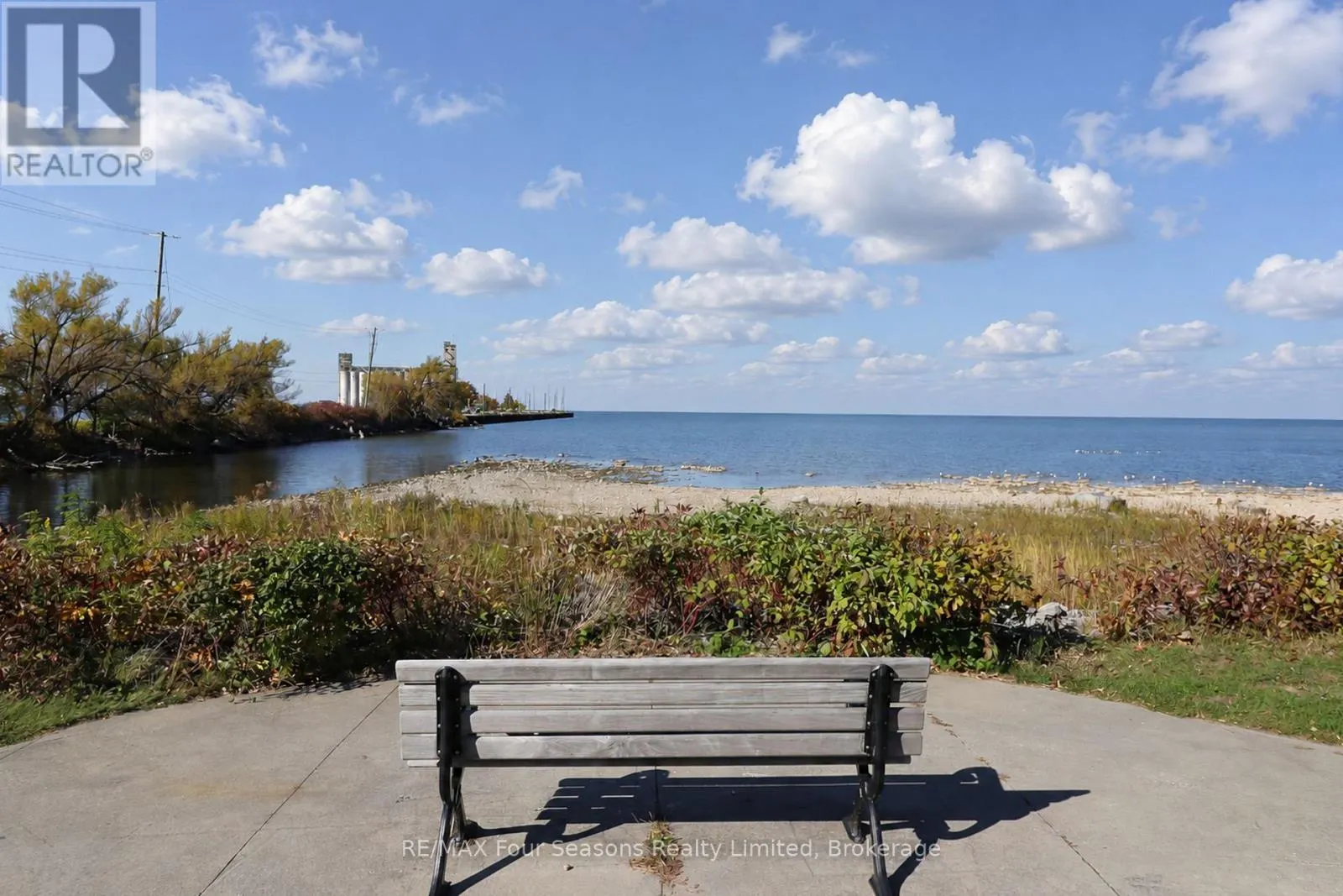 8 - 15 WATERSIDE LANE #8