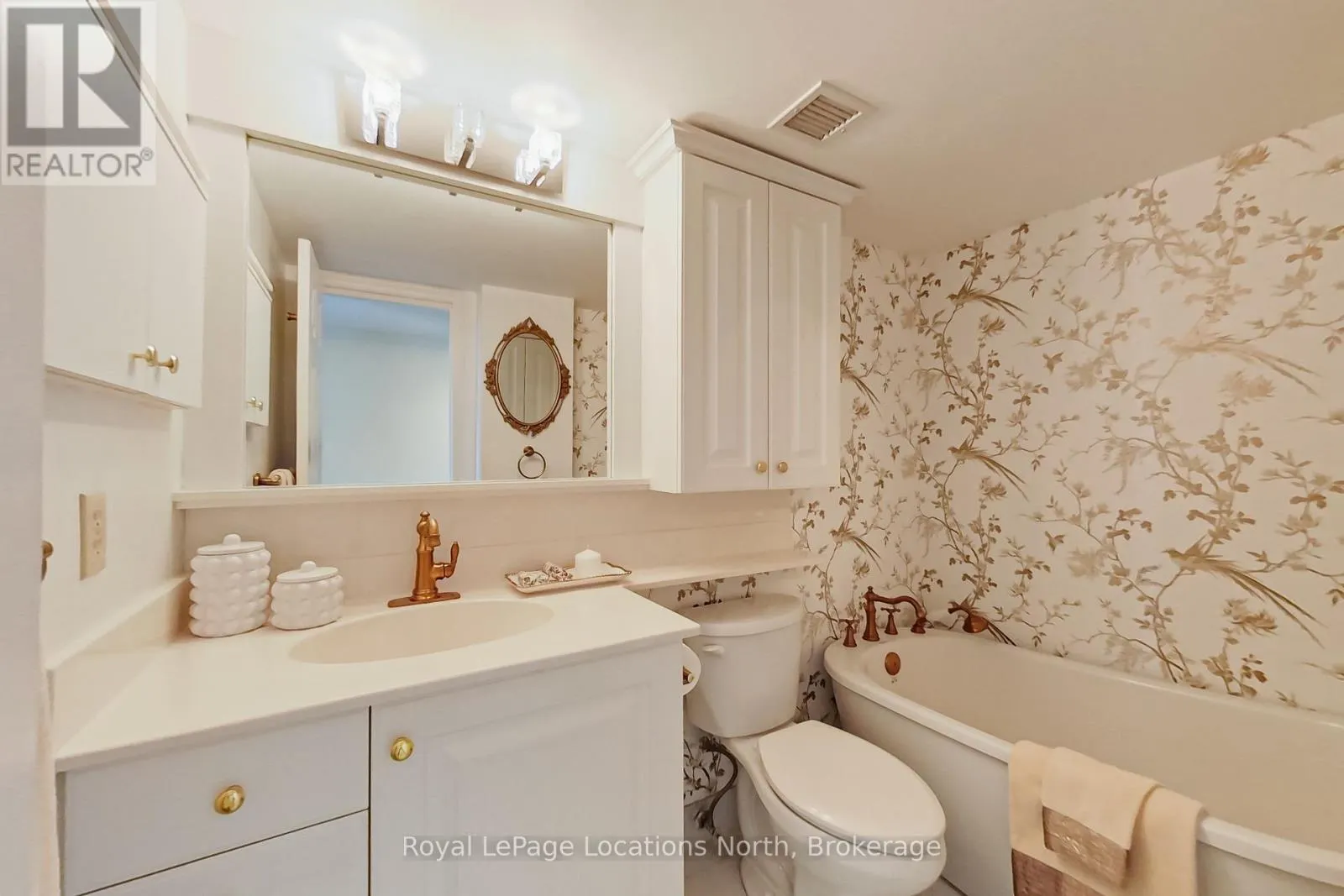 706 - 24 RAMBLINGS WAY #706