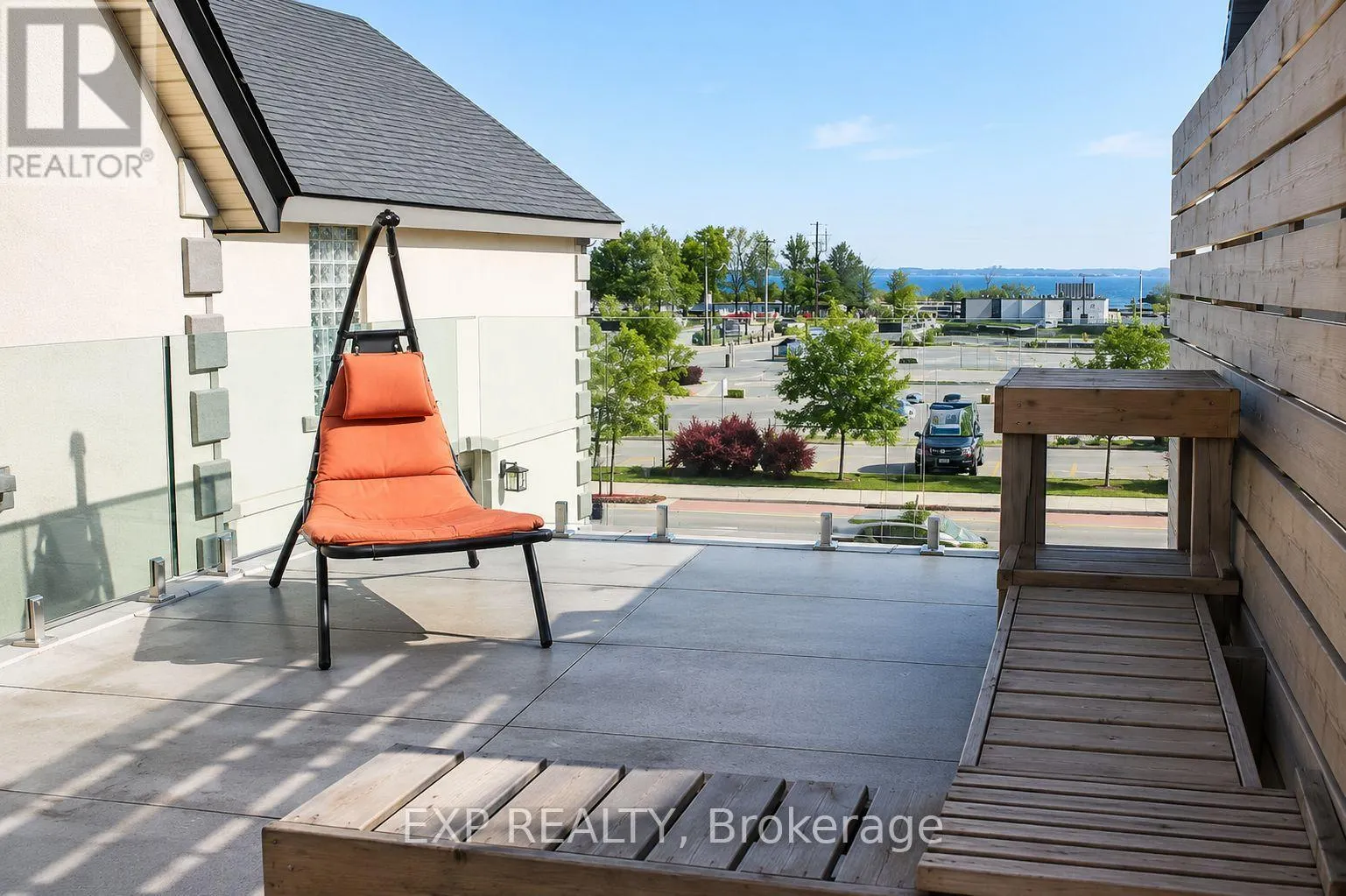UNIT #3 - 33 FRONT STREET N
