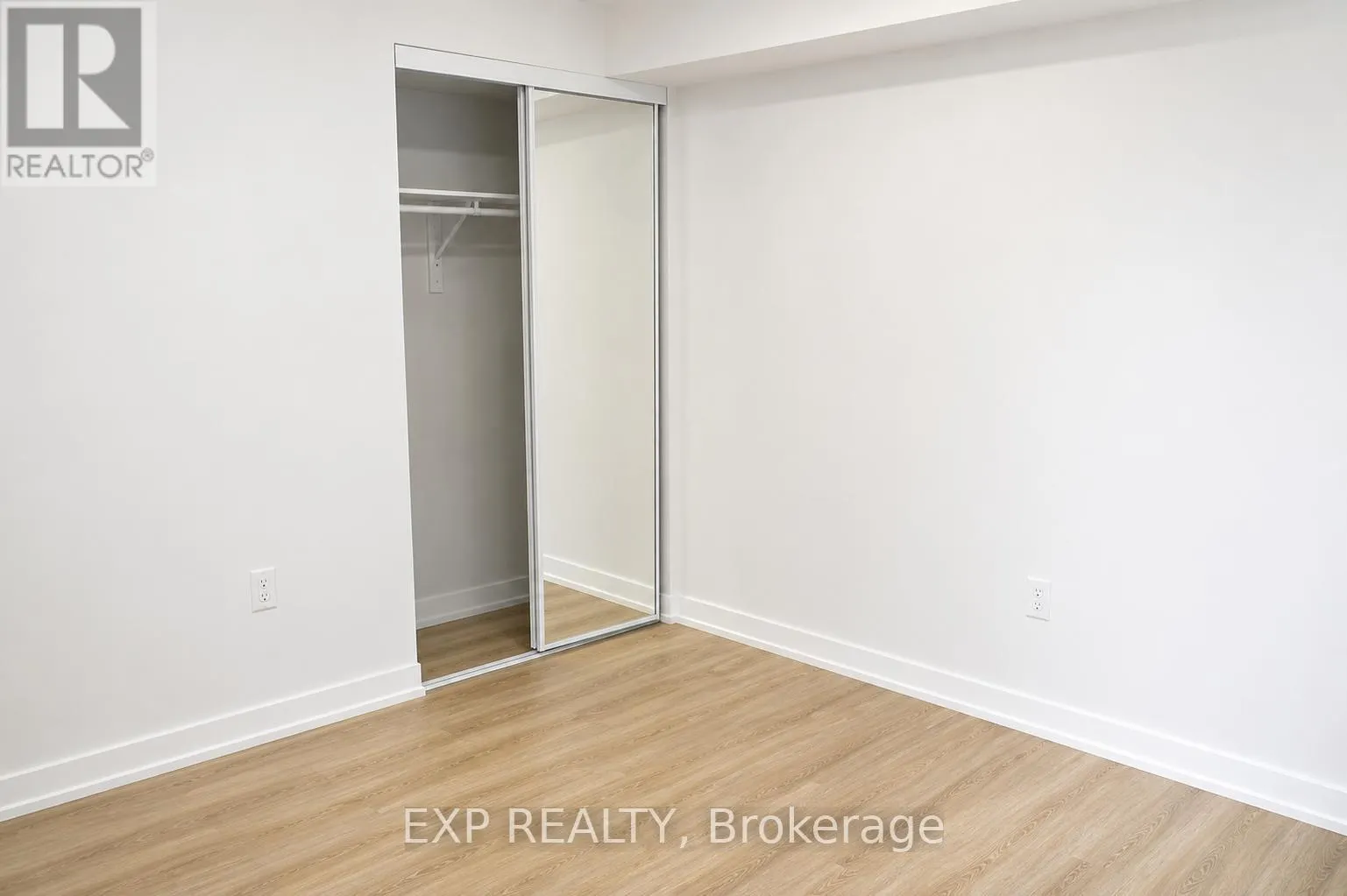 UNIT #3 - 33 FRONT STREET N