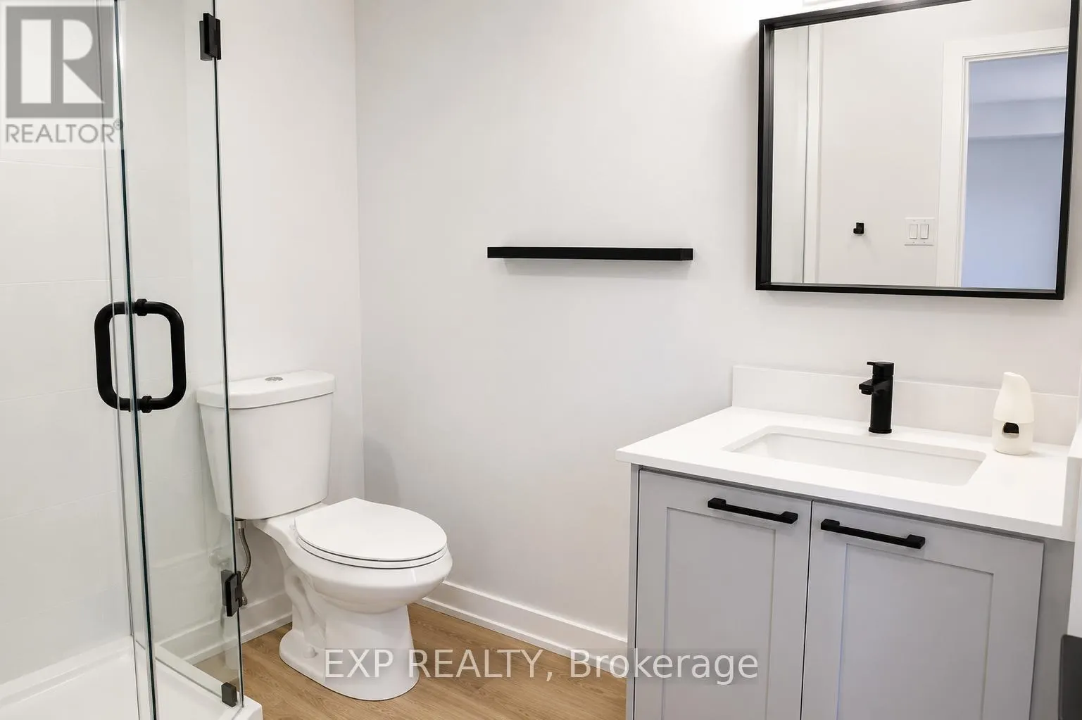 UNIT #3 - 33 FRONT STREET N