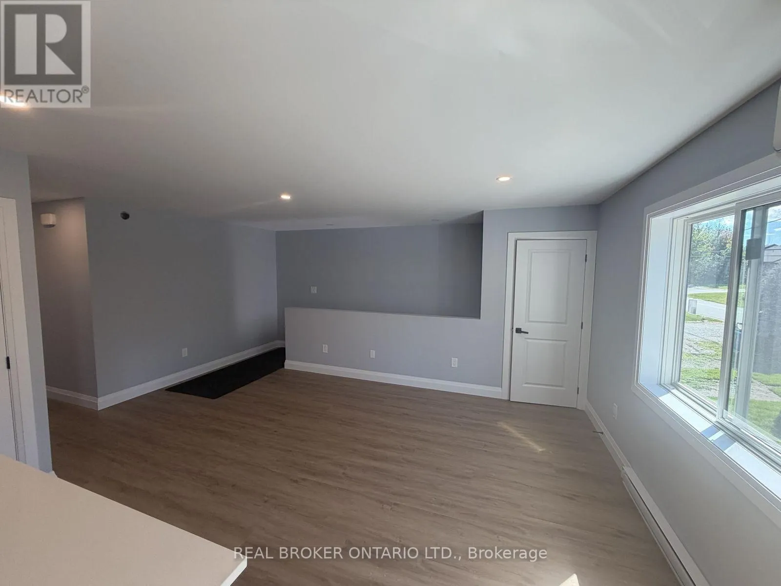 3 - 4385 HURONIA ROAD