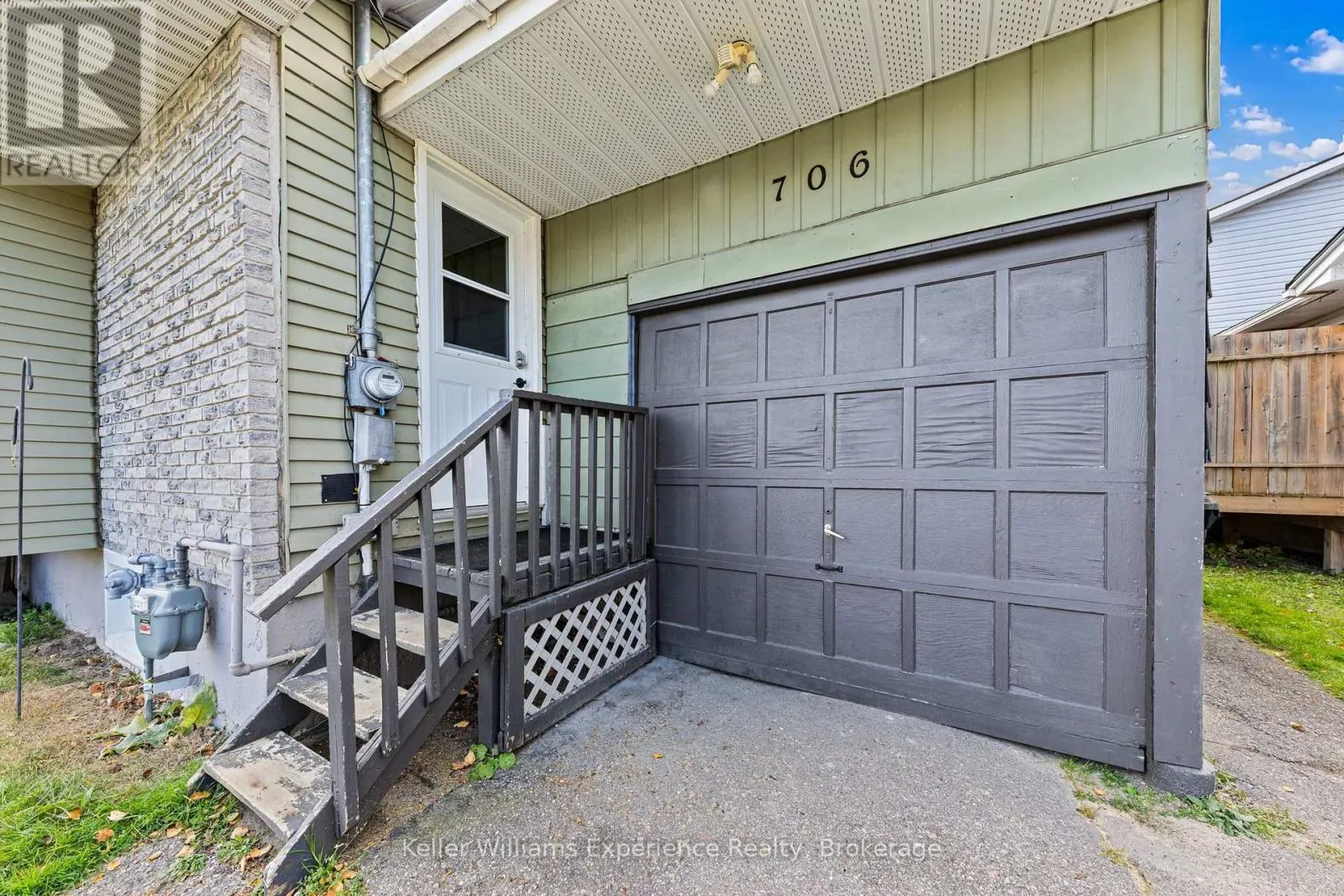706 SIMCOE AVENUE