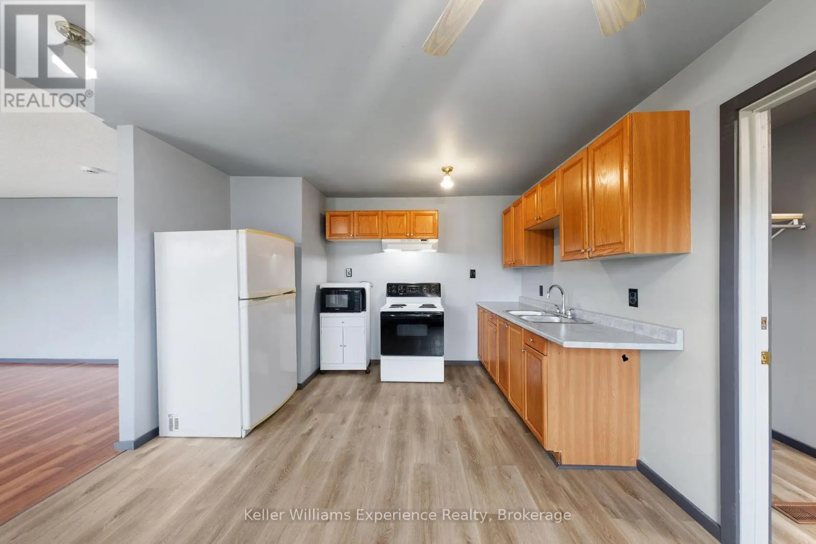 706 SIMCOE AVENUE