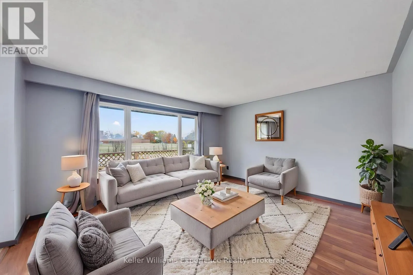 706 SIMCOE AVENUE
