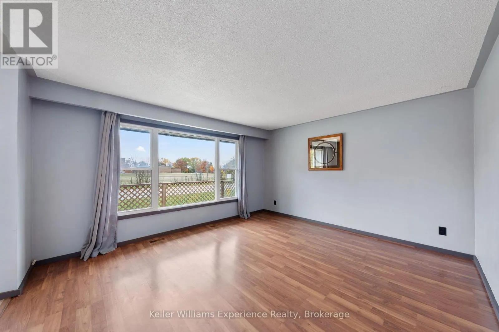 706 SIMCOE AVENUE