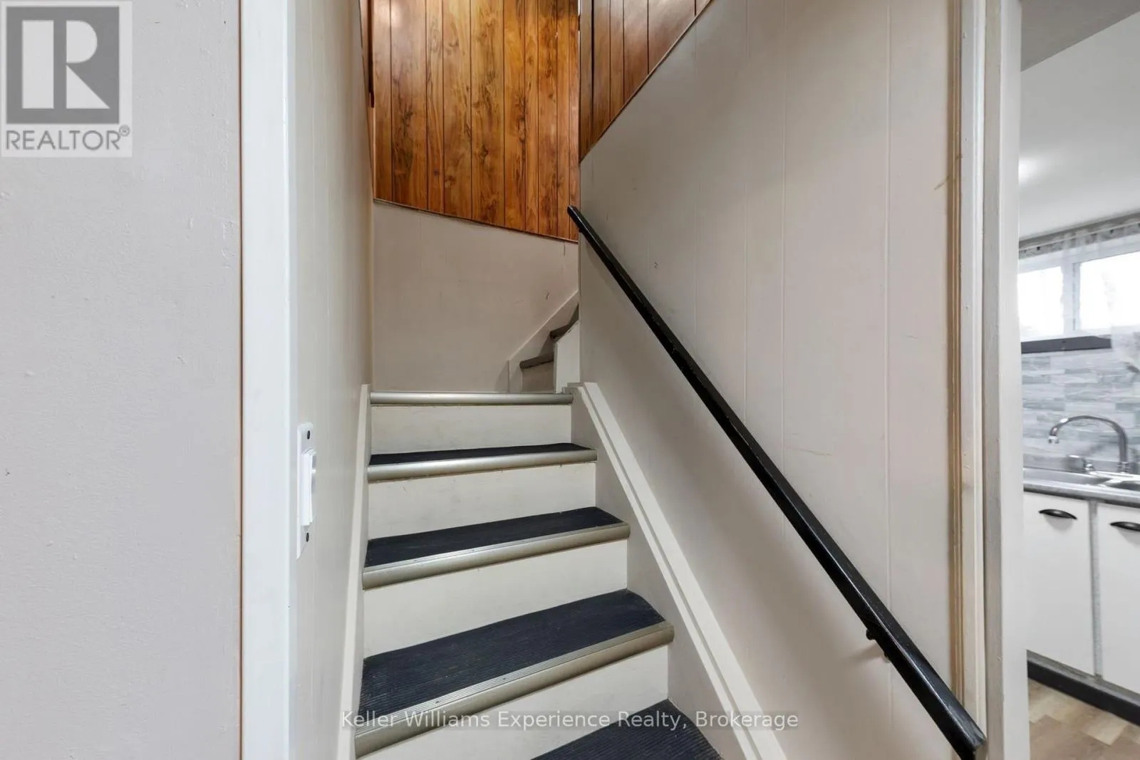 706 SIMCOE AVENUE