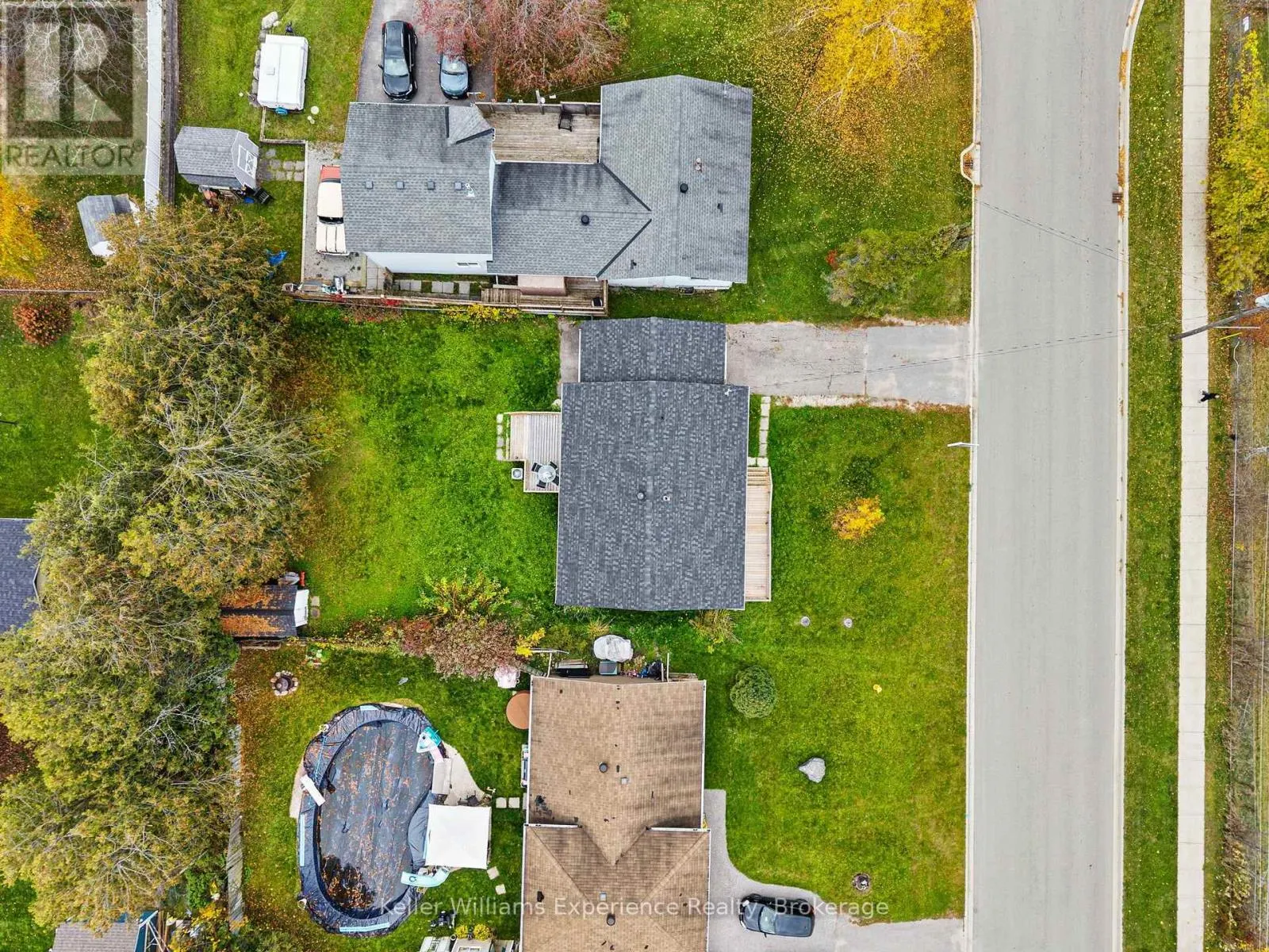 706 SIMCOE AVENUE