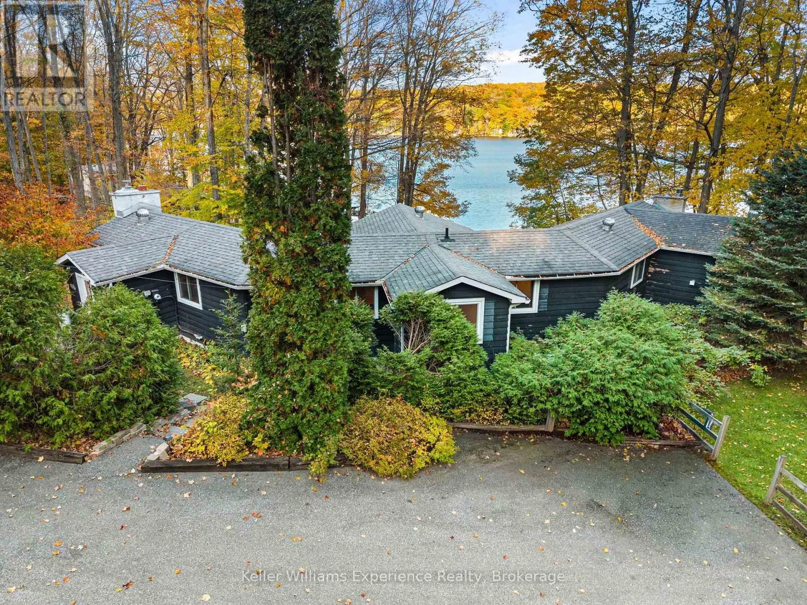 21 LAKEVIEW CRESCENT