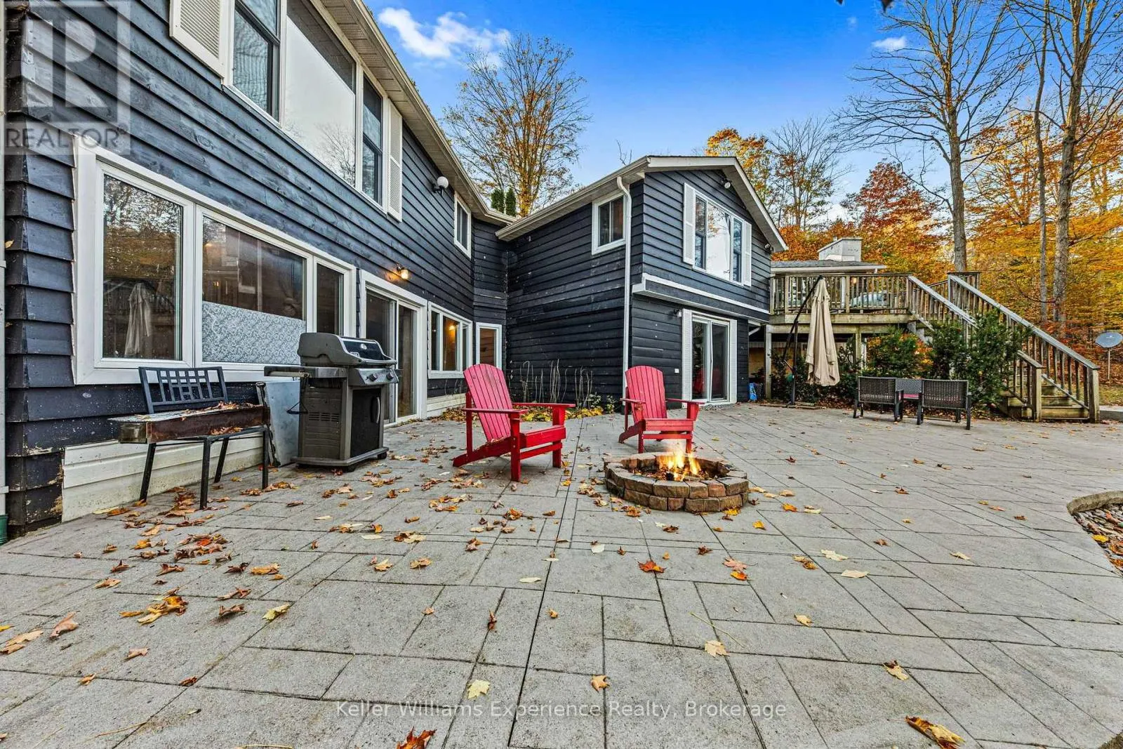21 LAKEVIEW CRESCENT