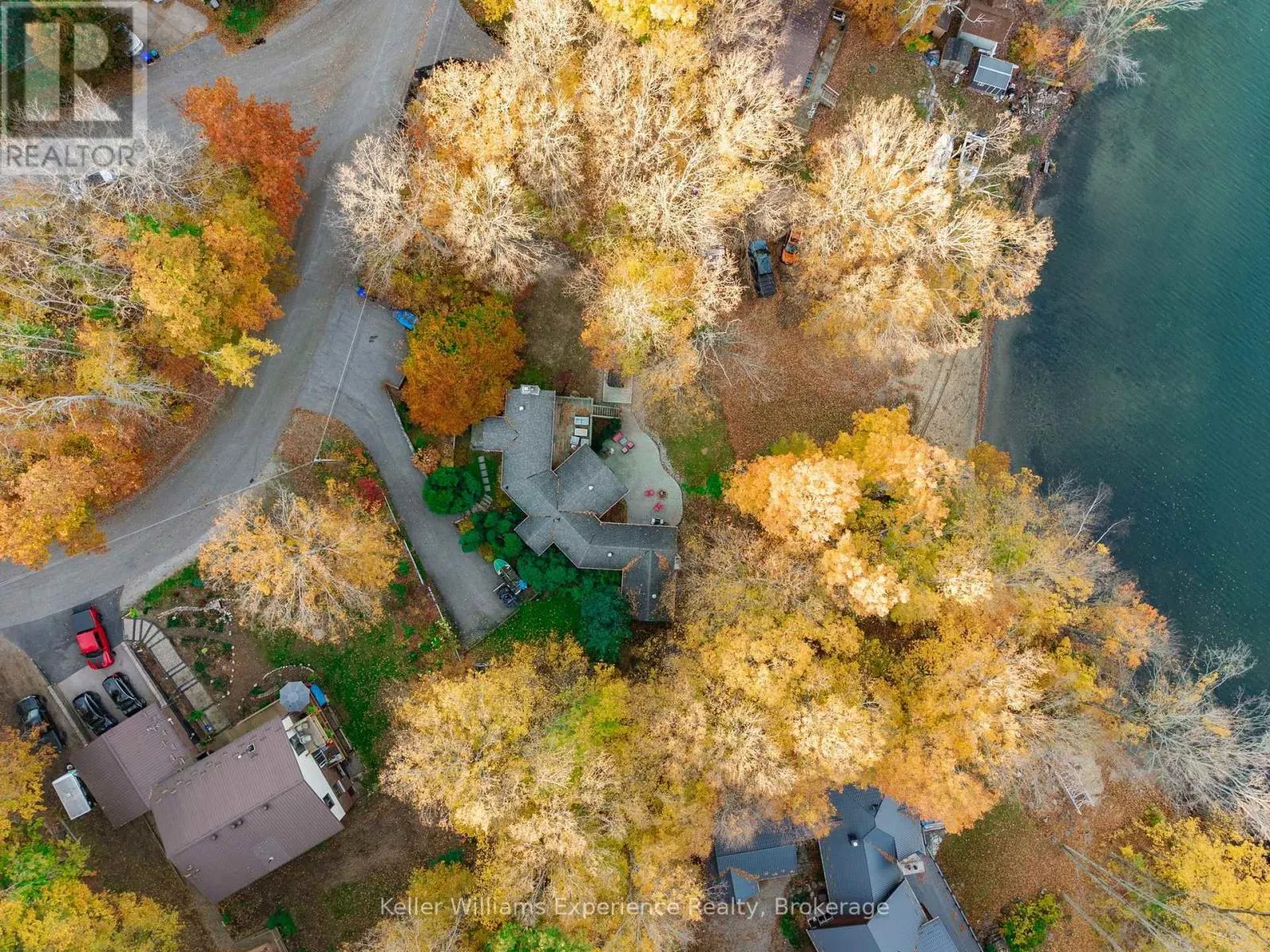 21 LAKEVIEW CRESCENT