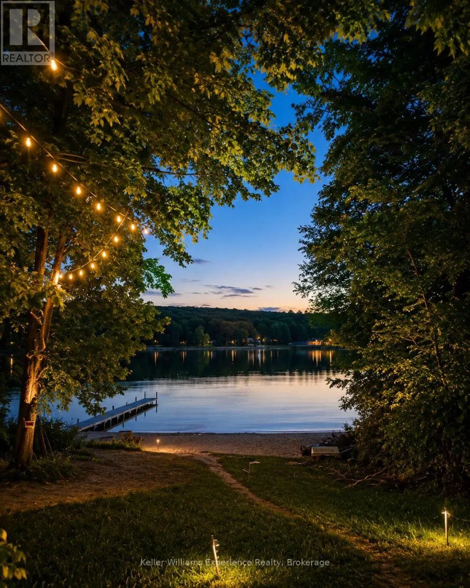 21 LAKEVIEW CRESCENT
