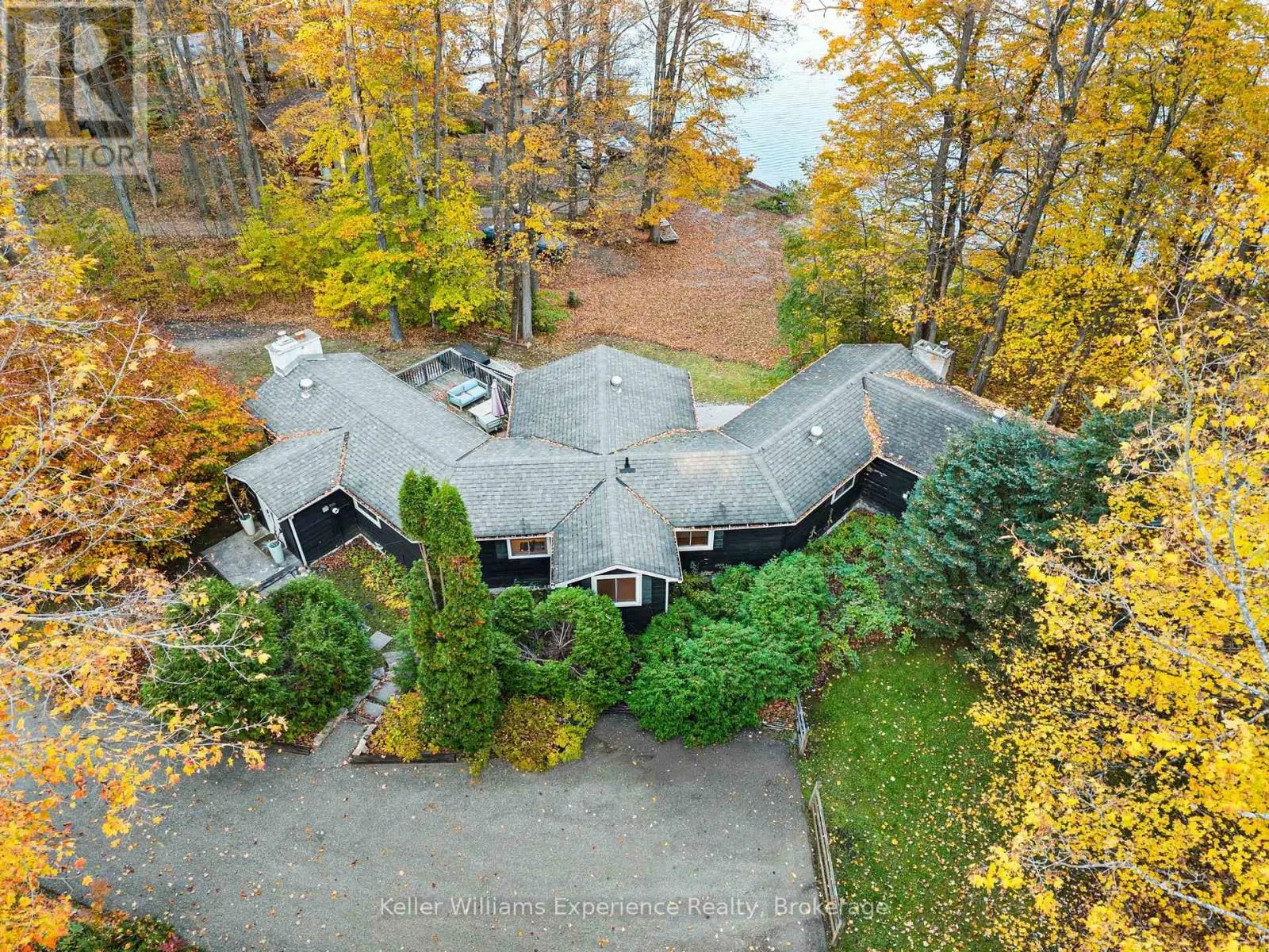 21 LAKEVIEW CRESCENT