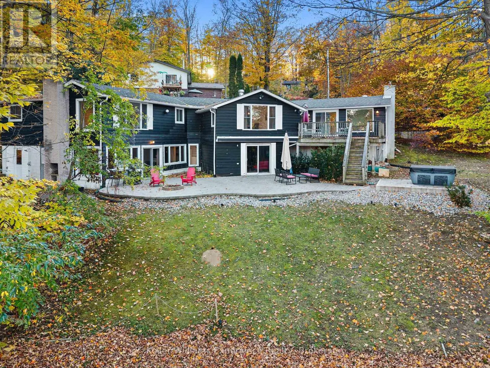 21 LAKEVIEW CRESCENT