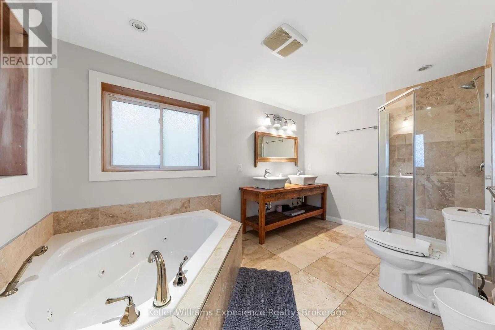 21 LAKEVIEW CRESCENT