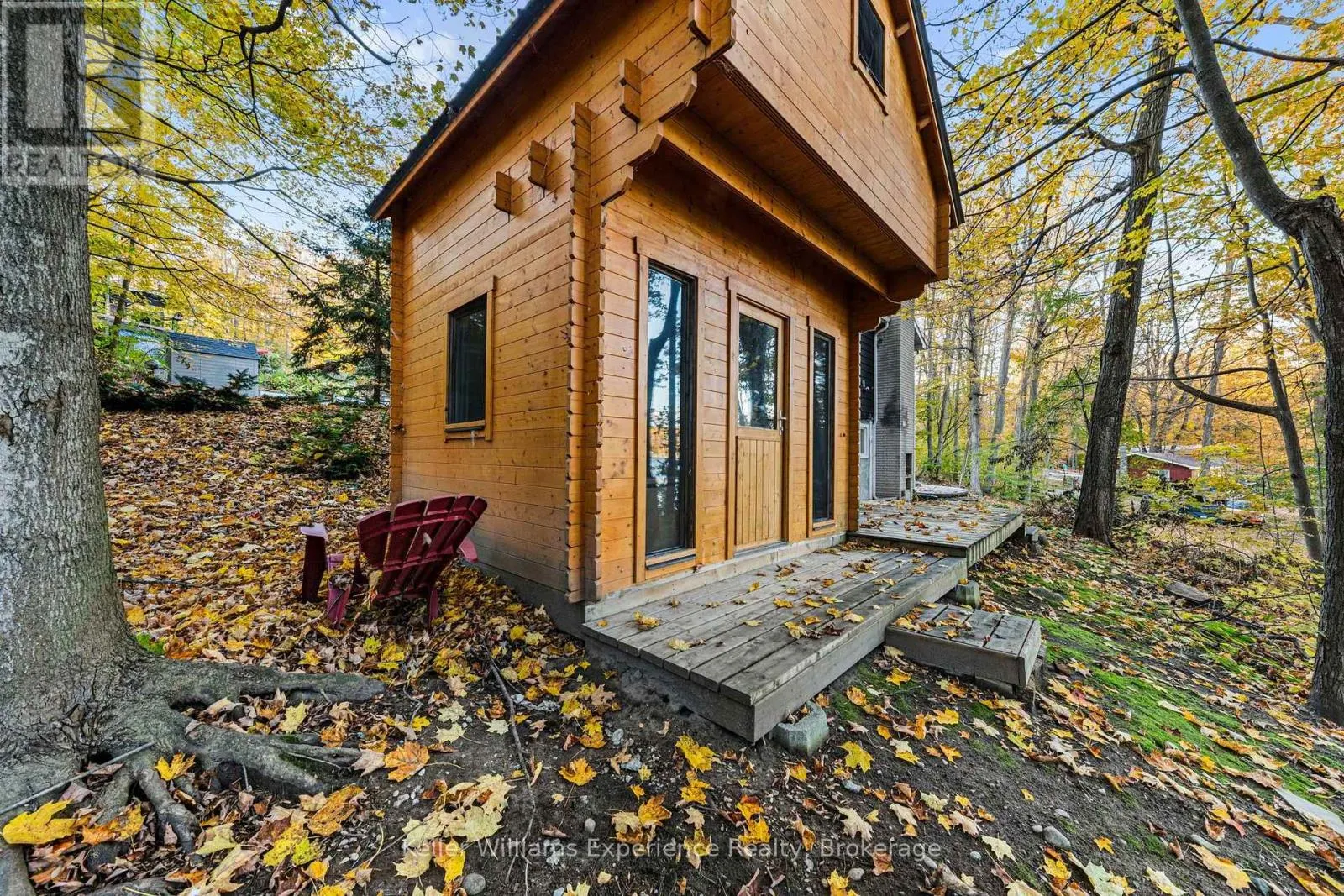 21 LAKEVIEW CRESCENT