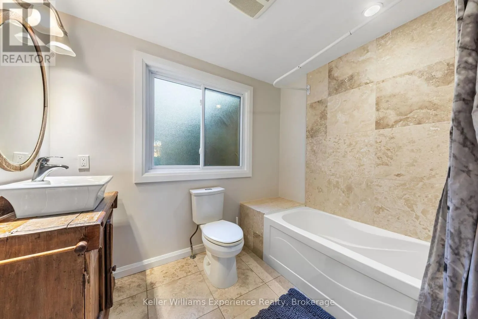 21 LAKEVIEW CRESCENT