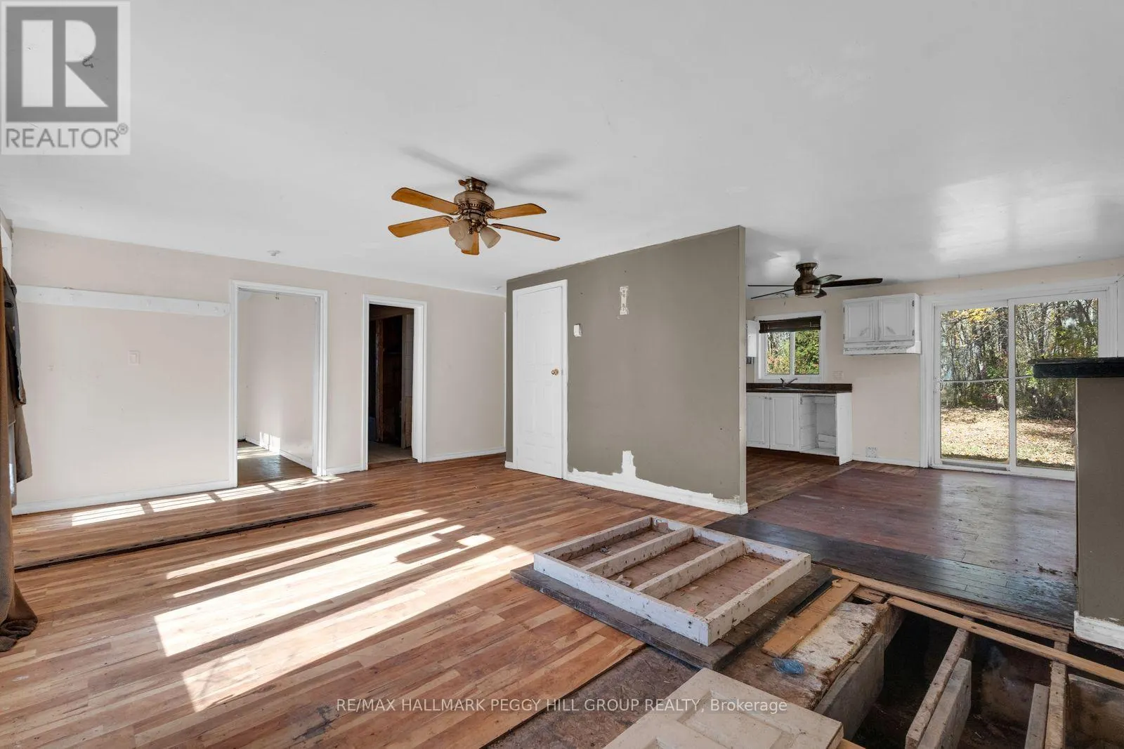 4260 LAKEVIEW DRIVE